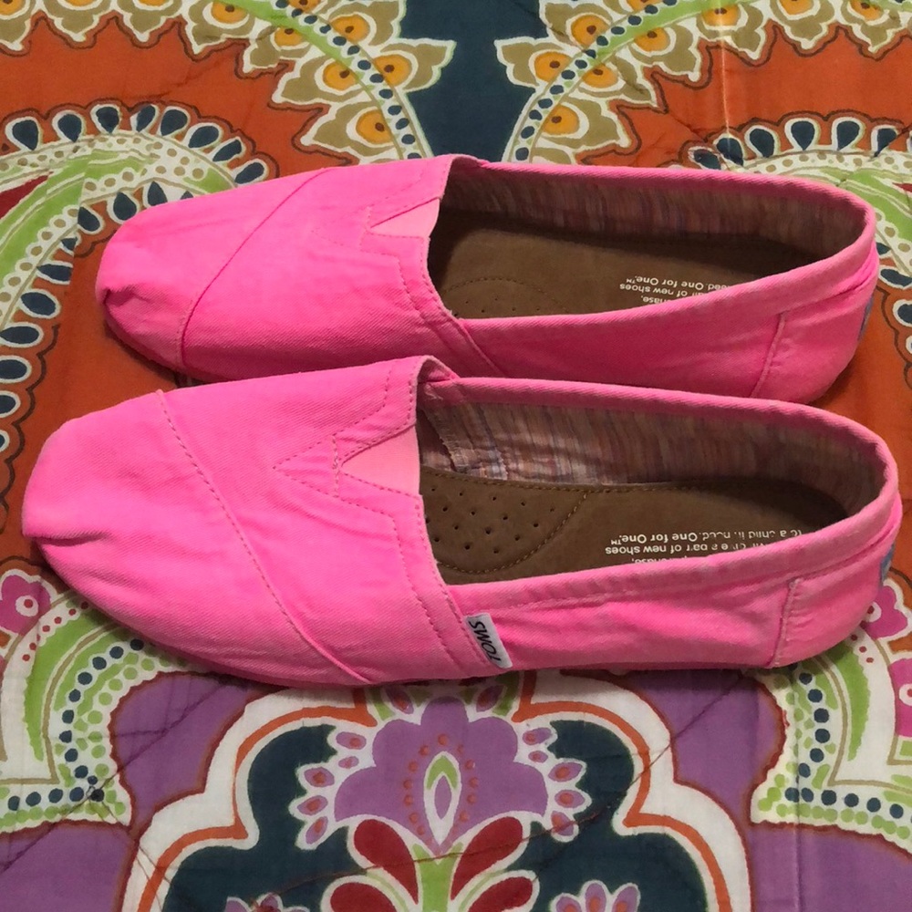 Toms - Picture 2 of 7